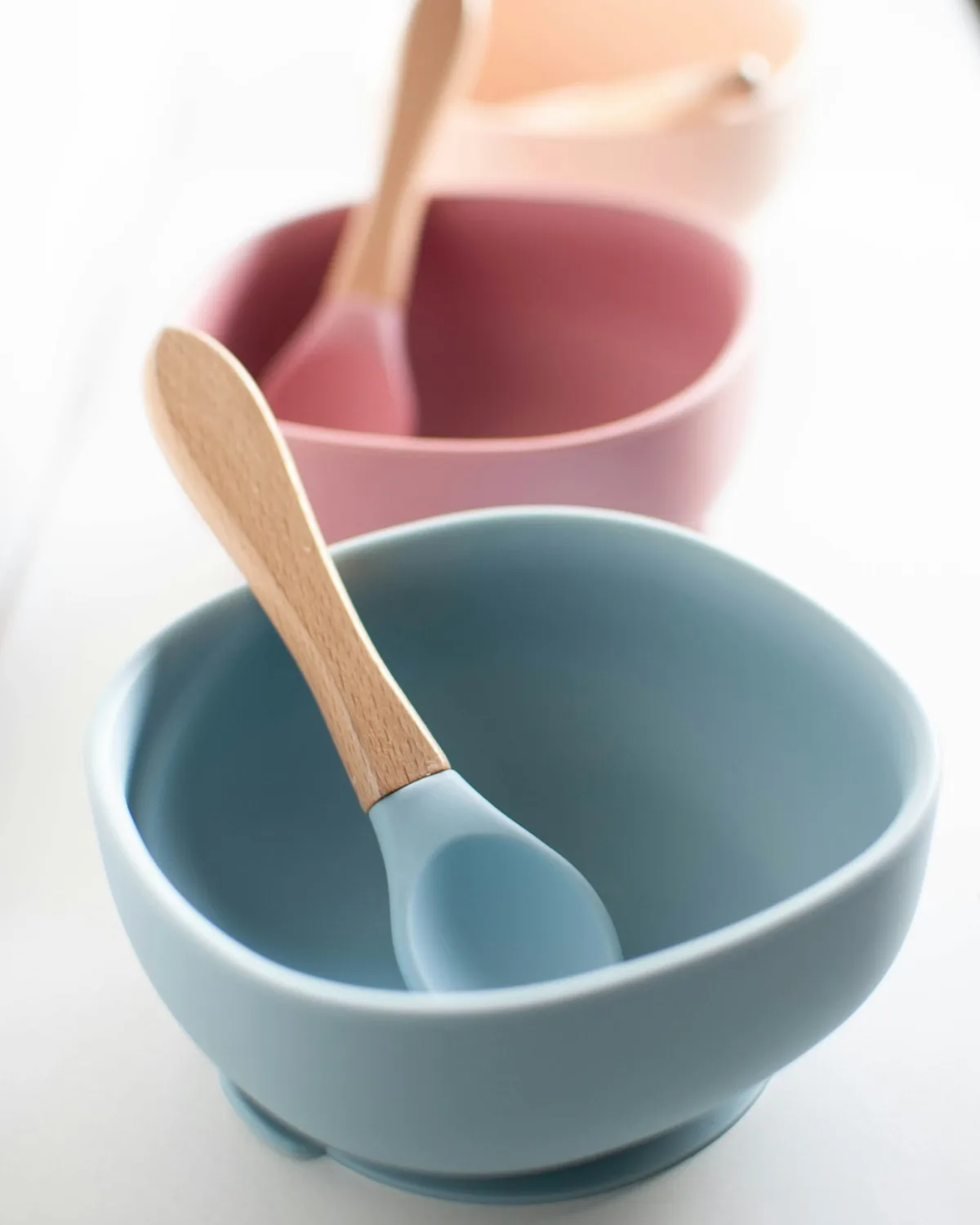 Silikon Vantuzlu Bölmeli Mama Tabağı ve Kaşık Seti